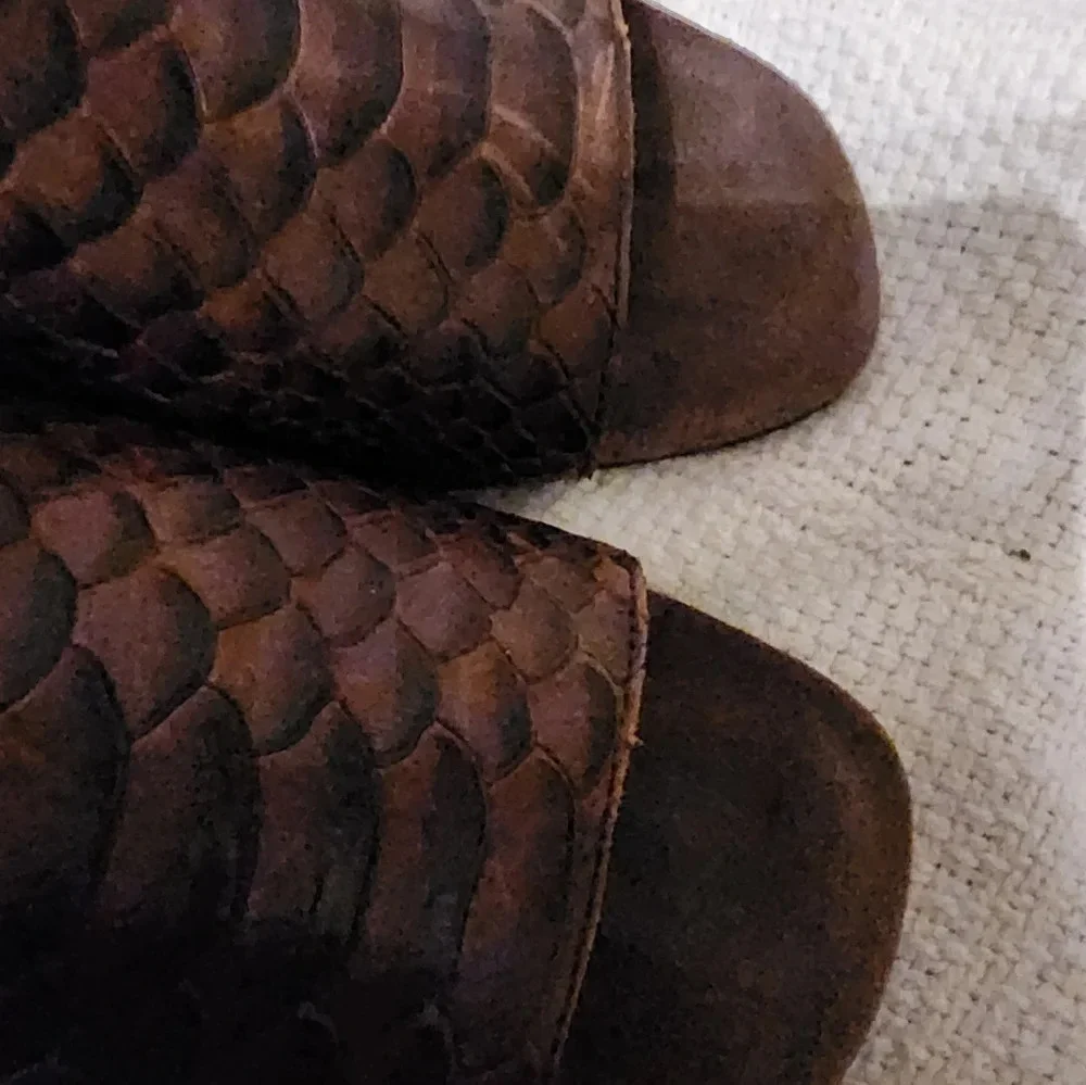 Donald Pliner Lizzie Snake heels.8.5‎